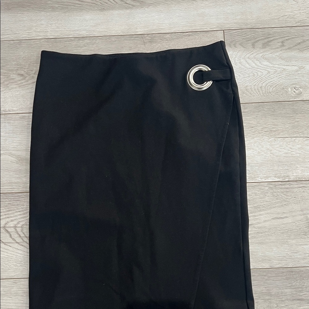 Topshop Elegant Black Pencil Skirt with Metallic Detail - Picture 3 of 5